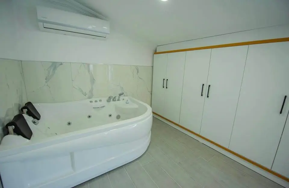 Jacuzzi